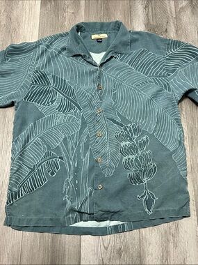 Tommy Bahama 100% silk short sleeve classic button up  shirt/ size Large
